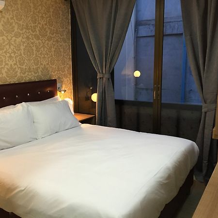 Harrys Suite Hotel Банкок Екстериор снимка
