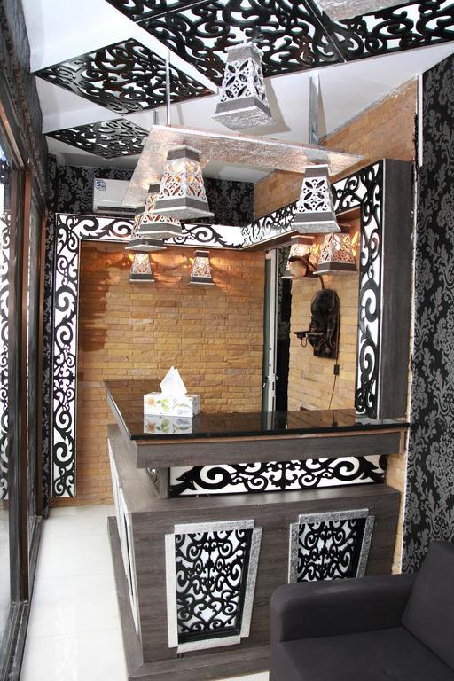 Harrys Suite Hotel Банкок Екстериор снимка