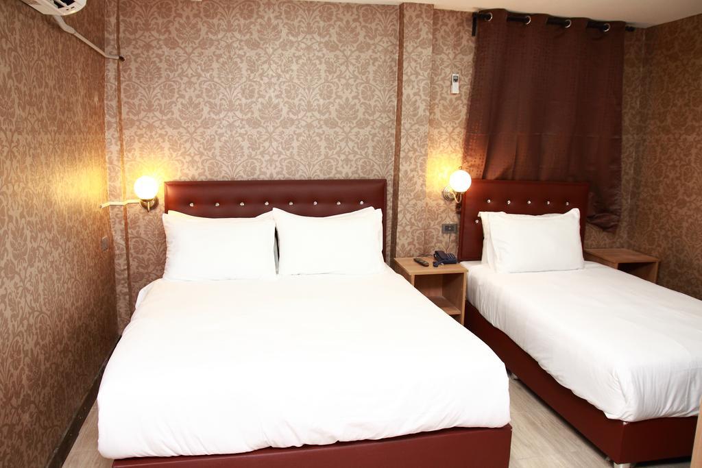 Harrys Suite Hotel Банкок Стая снимка