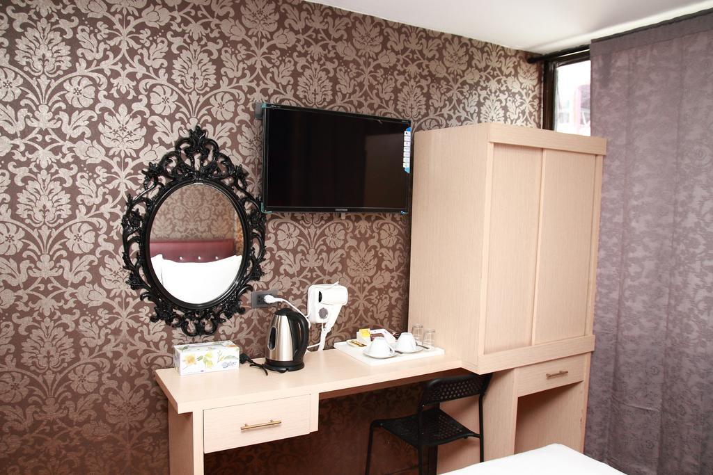 Harrys Suite Hotel Банкок Екстериор снимка