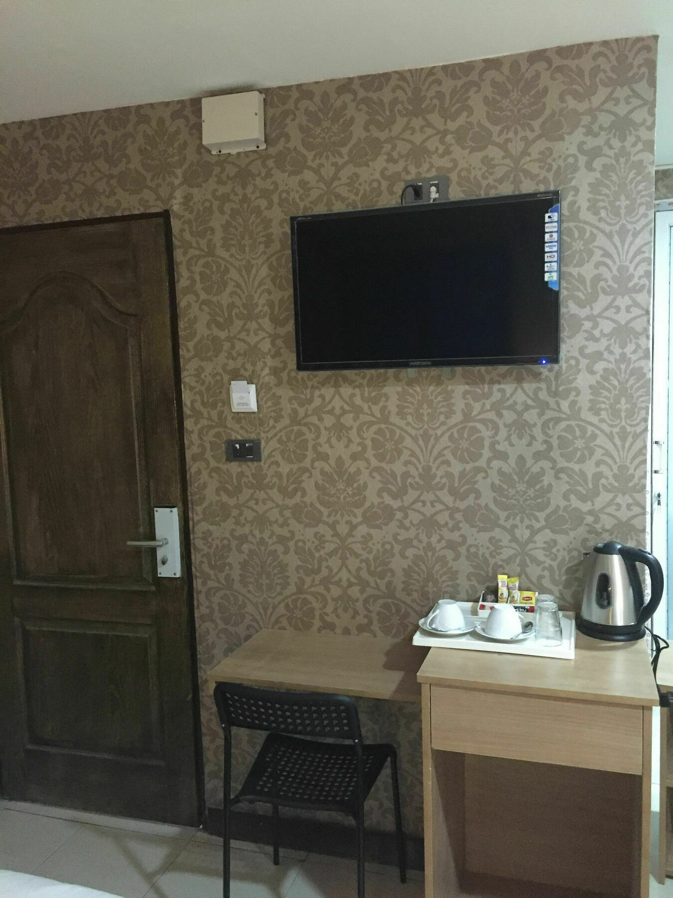 Harrys Suite Hotel Банкок Екстериор снимка