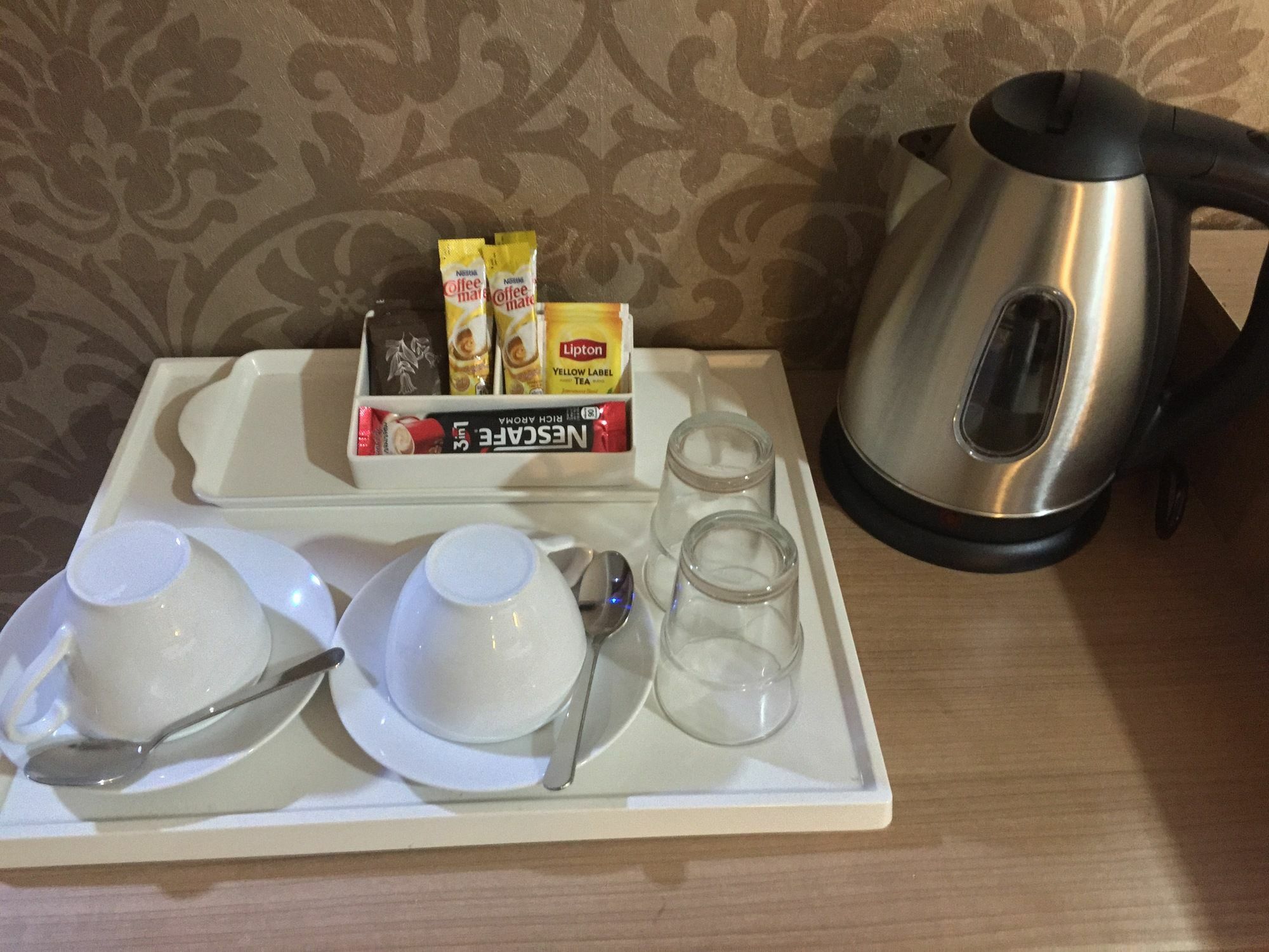 Harrys Suite Hotel Банкок Екстериор снимка